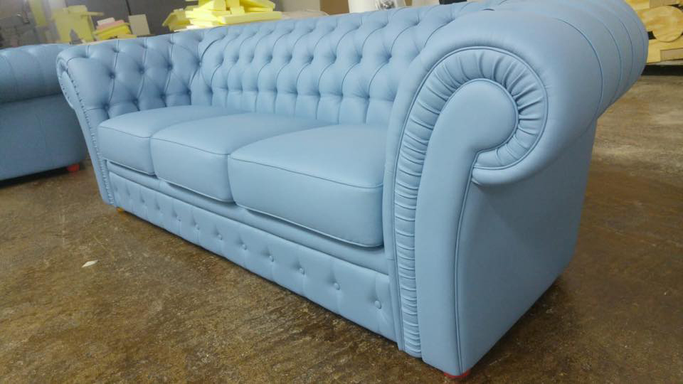 Divano Chesterfield Gabbiano 3 Posti in ecopelle colore Celestino S701