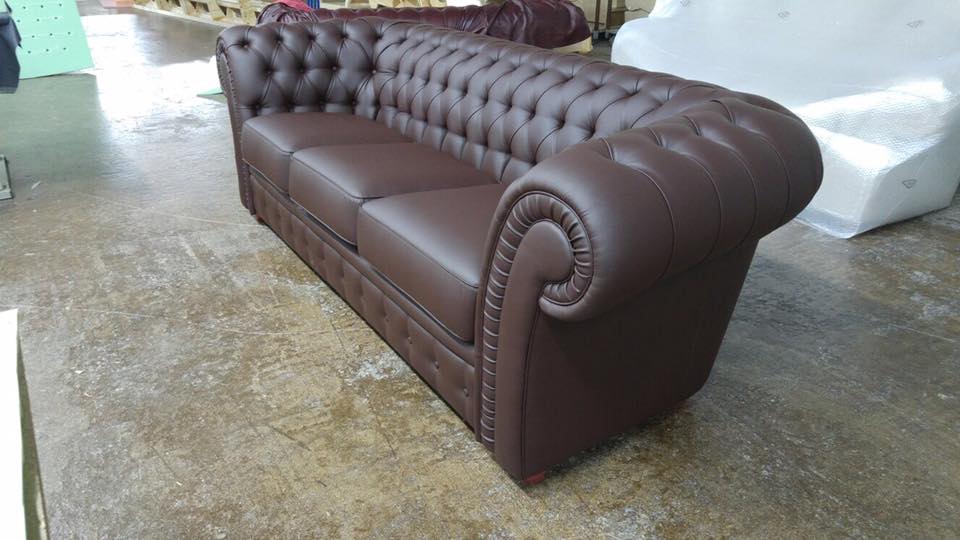 Divano Chesterfield Gabbiano 3 Posti in pelle fiore colore Cioccolato