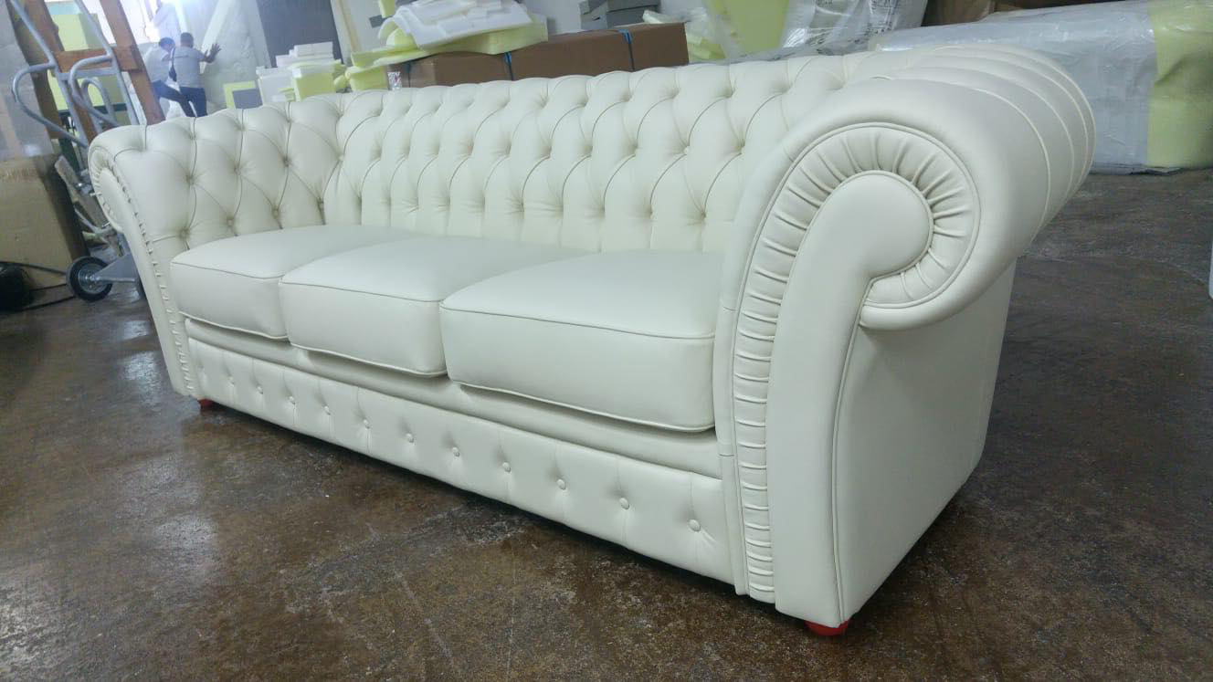 Divano Chesterfield Gabbiano 3 Posti in pelle fiore colore Latte