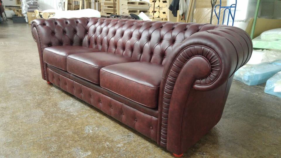 Divano Chesterfield Gabbiano 3 Posti in pelle invecchiata colore Bordò