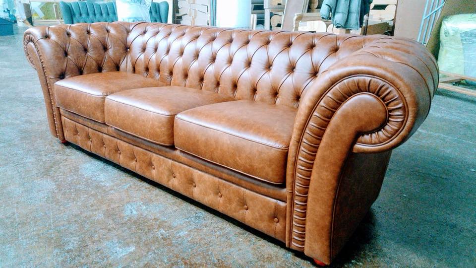 Divano Chesterfield Gabbiano 3 Posti in pelle invecchiata colore Cognac