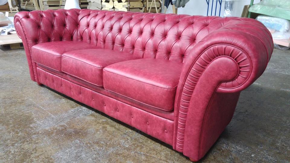 Divano Chesterfield Gabbiano 3 Posti in pelle invecchiata colore Rosso Tocai