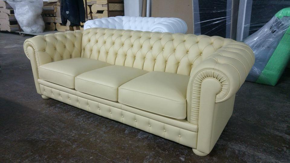 Divano Chesterfield Viper 3 Posti in pelle fiore colore Paglierino