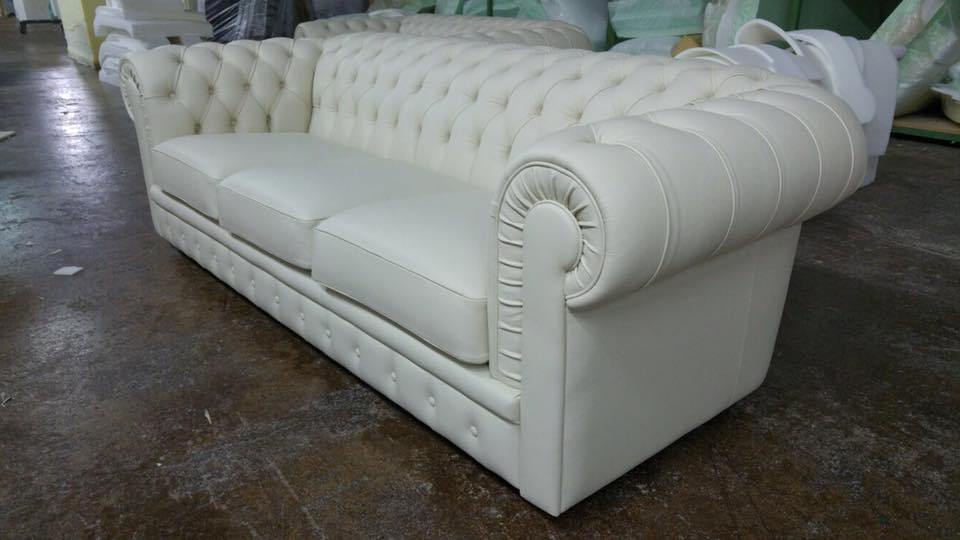 Divano Chesterfield Viper 3 Posti in pelle fiore colore Latte