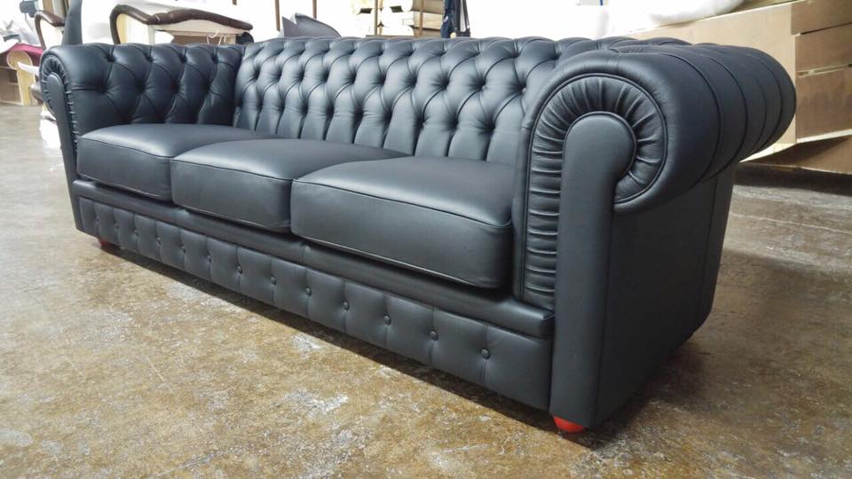 Divano Chesterfield Viper 3 Posti in pelle fiore colore Nera