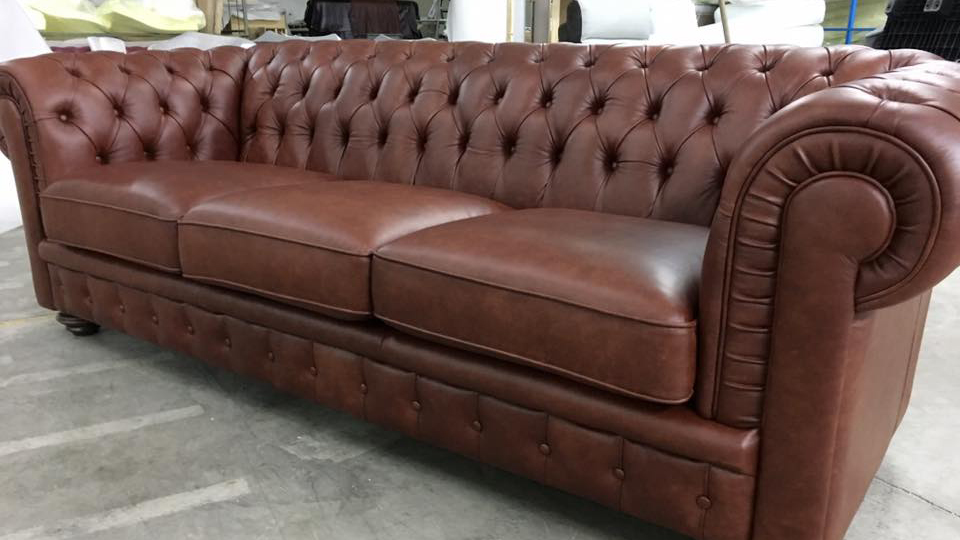 Divano Chesterfield Viper 3 Posti in pelle invecchiata colore Armagnac