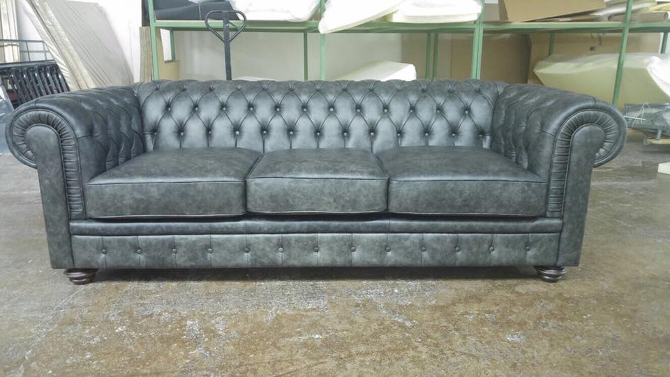 Divano Chesterfield Viper 3 Posti in pelle invecchiata colore Black