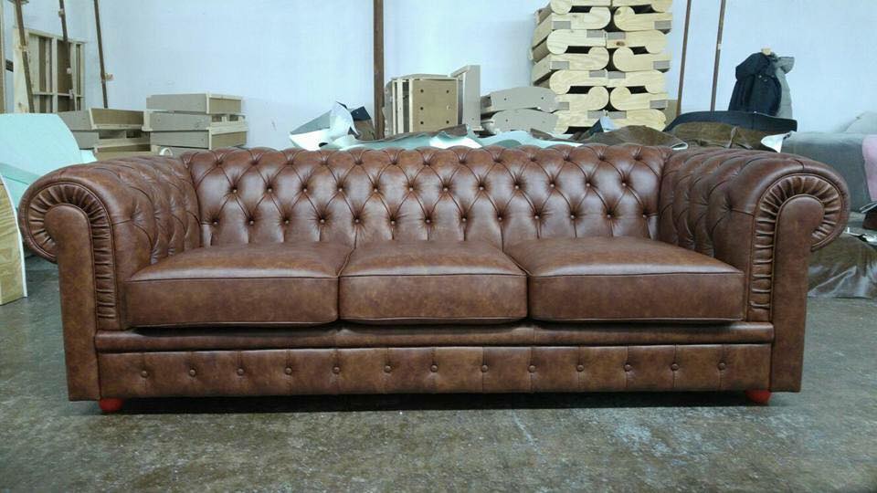 Divano Chesterfield Viper 3 Posti in pelle invecchiata colore Cuoio