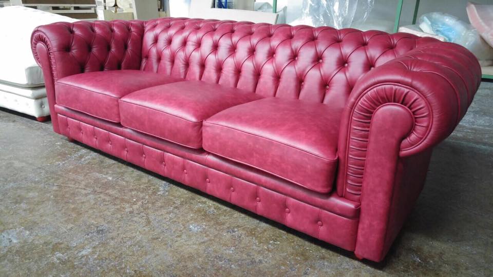 Divano Chesterfield Viper 3 Posti in pelle invecchiata colore Rosso Tocai